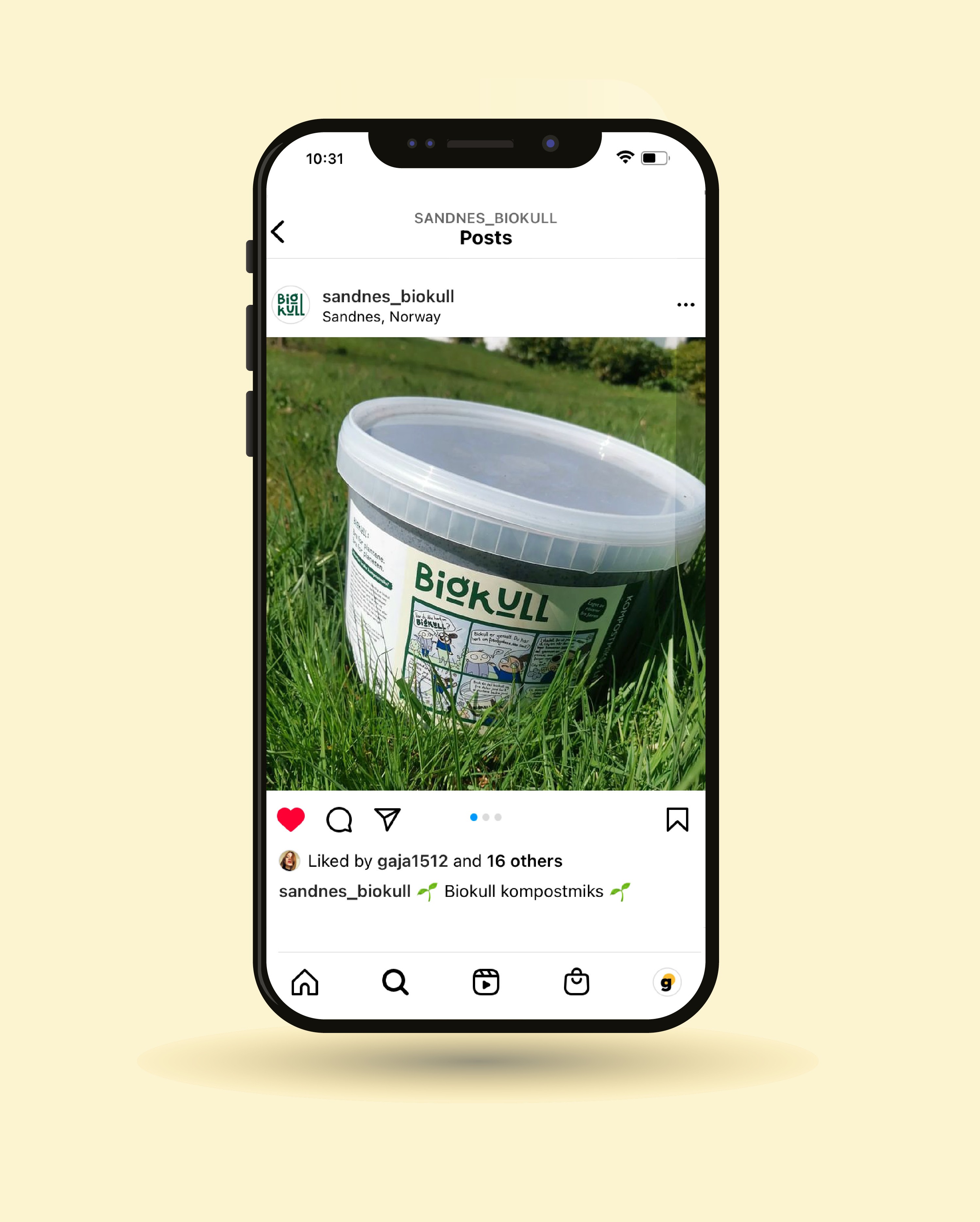 Mobiltelefon som viser innlegg på Instagram om biokull